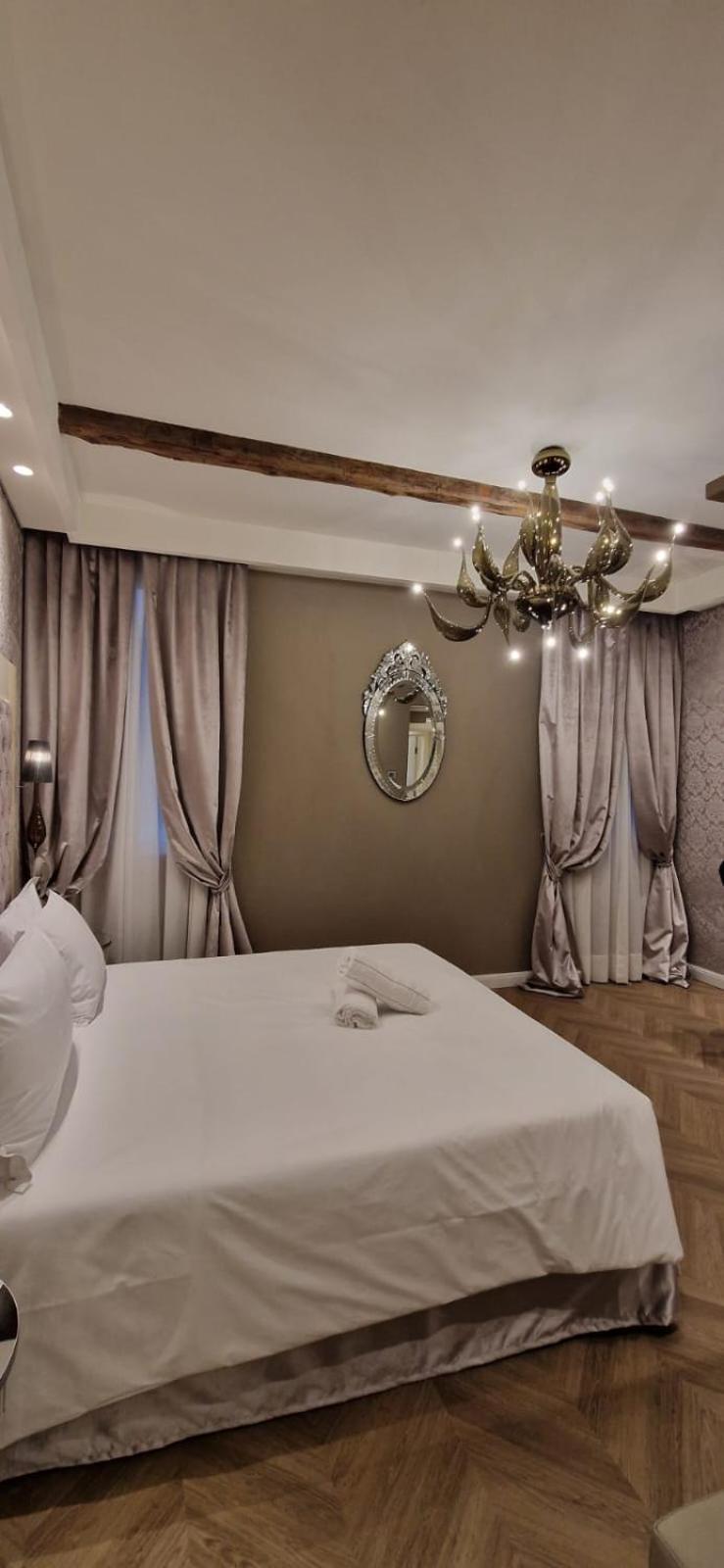 Alojamento de Acomodação e Pequeno-almoço Cà Dell'arte Palace 5*